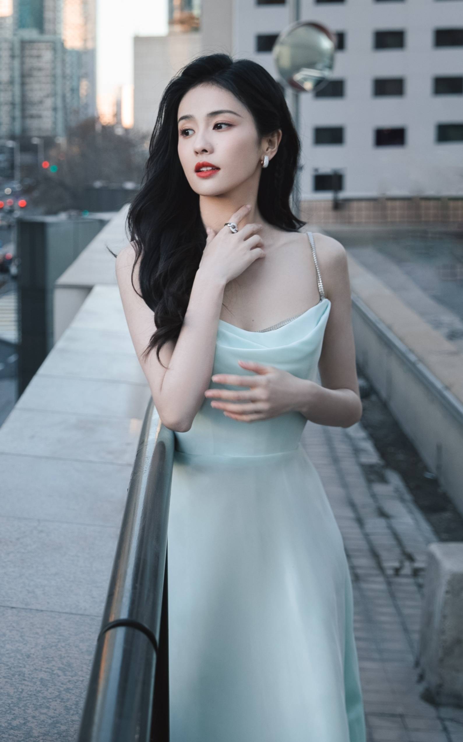女神白鹿曲线玲珑,肤如凝脂,简直美若天仙_交流_表演_魅力