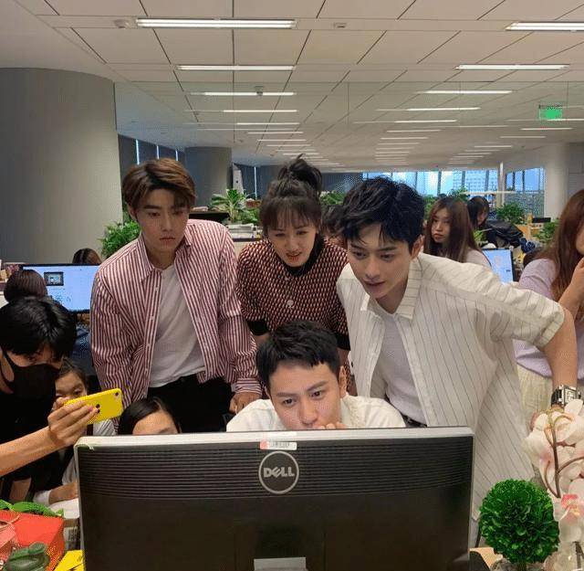 之后,除了四位主角,"紫狐"侯梦瑶,"乌童"黄宥明,"小银花"杨肸子,"腾蛇