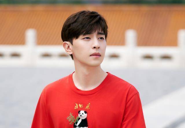 邓伦官方身高185,录节目跟魏晨站一起,真实身高差一目了然_对比_数据