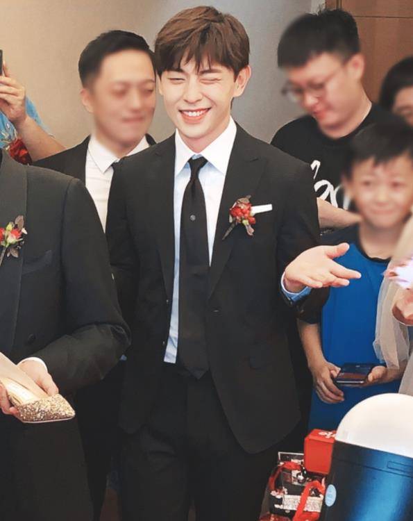 邓伦目前好像也只有这一个称号,由此也可以看出他平常还是很受欢迎的