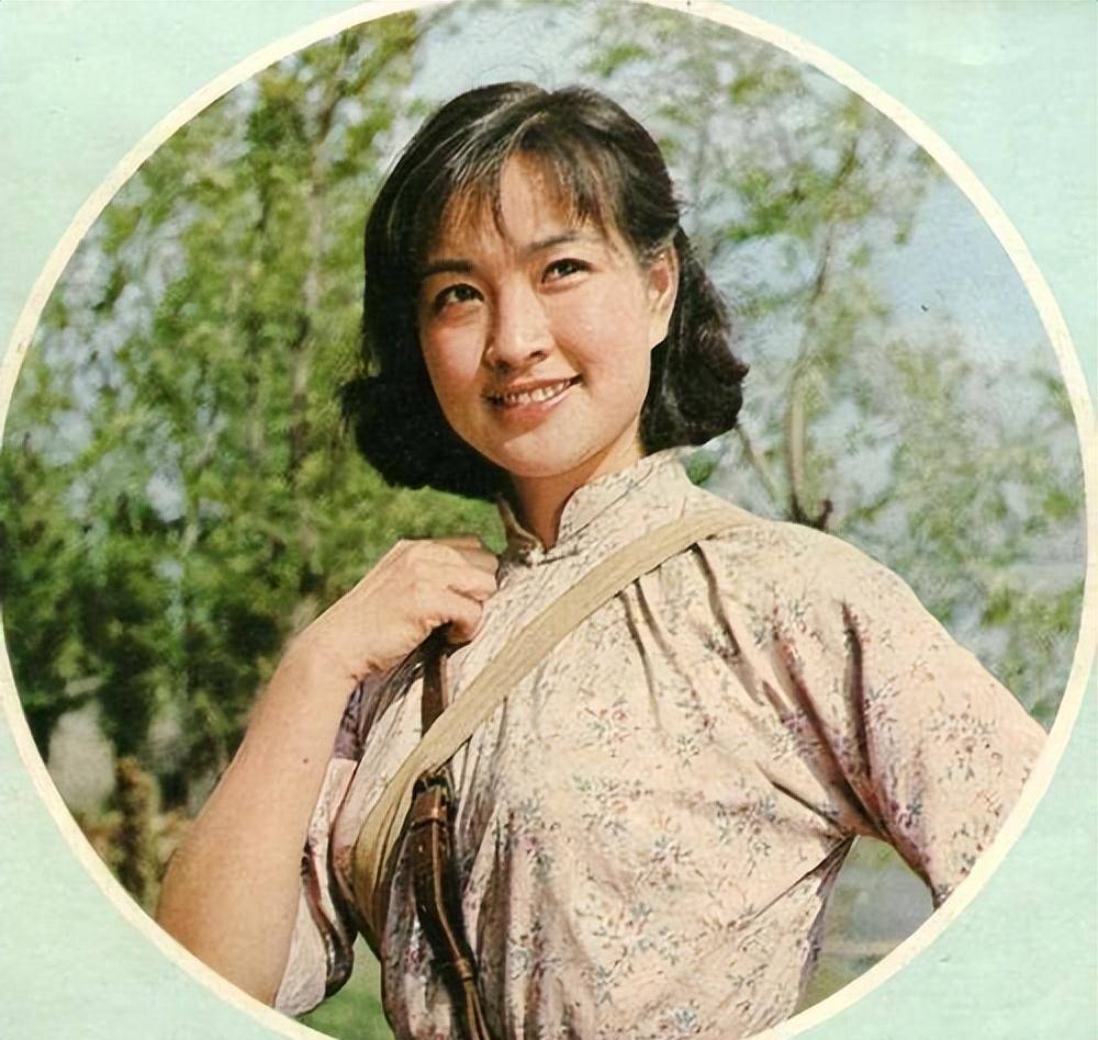 塑造过很多经典的角色,像是《小花》中的翠姑,《瞧这一家子》中的张岚