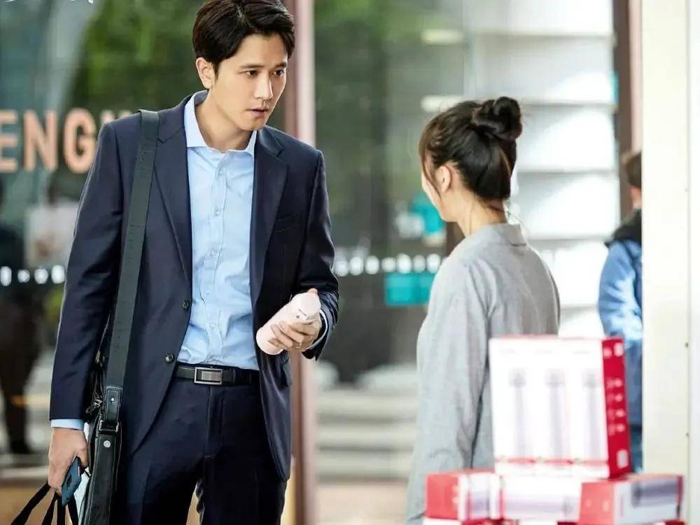 彭冠英:模特出道,被吐槽油腻,与朱一龙是兄弟,38岁还能爆吗?