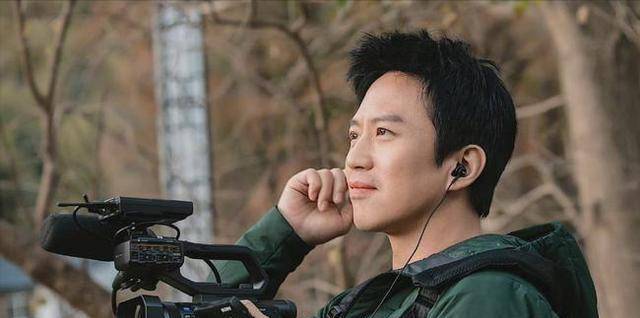 邓超,你应该学学别的男演员和女明星拍照都是怎么保持"分寸"的_王西