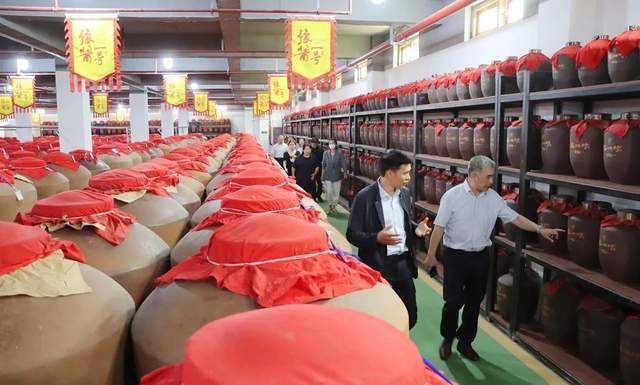 河南省商务厅领导来河南老字号企业蔡洪坊酒业调研_发展_李文才_文化