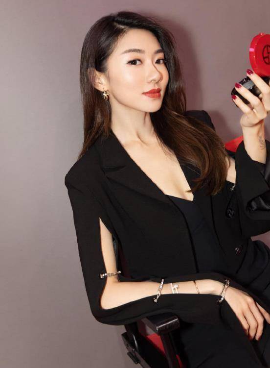 分手两年后,郑恺还是郑恺,程晓玥却不是以前的程晓玥_生活_复合_凉鞋