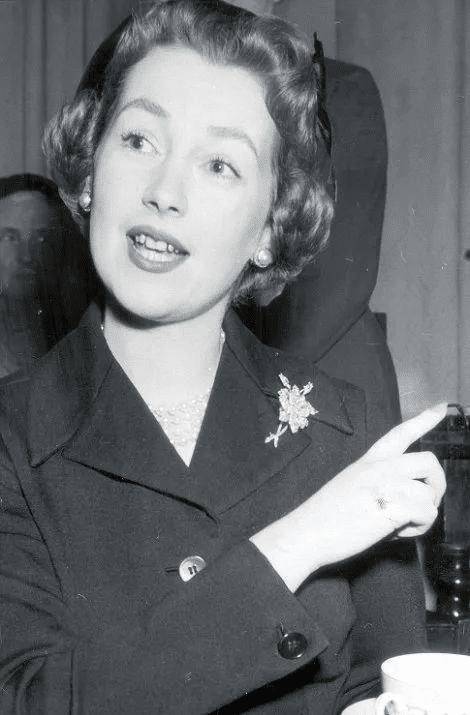 一生3嫁伯爵,比戴妃还要美丽优雅_瑞妮_母亲_斯宾塞