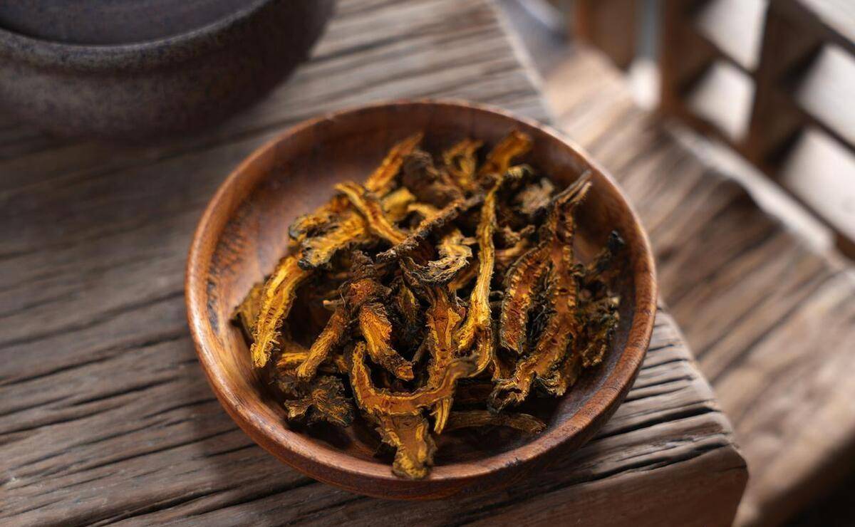 交泰丸这个药组成只有两味中药,一味是肉桂,一味就是黄连,其中肉桂主