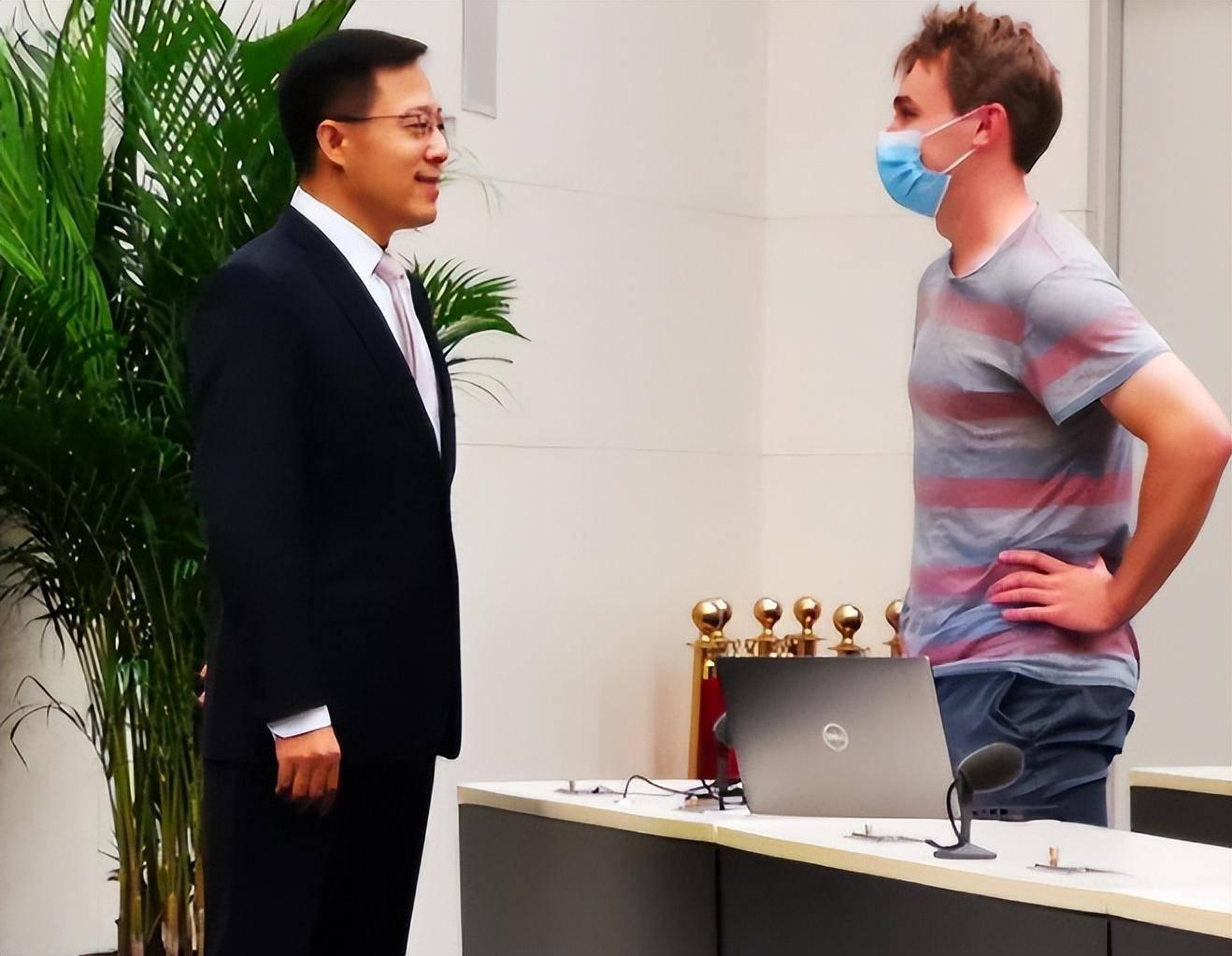 赵立坚履新后到云南边境调研,露出久违的笑容,评论区很暖心_工作_大学
