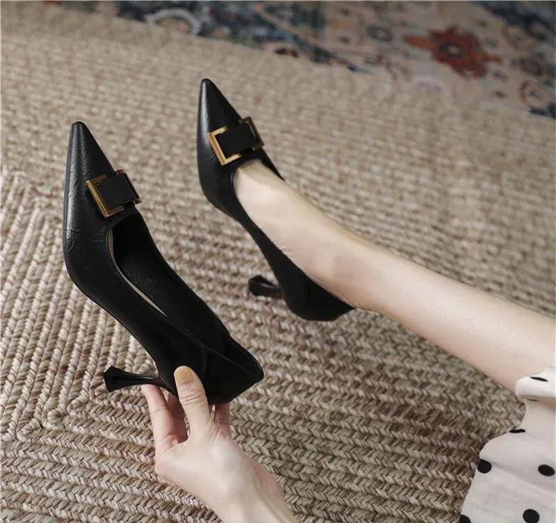 穿高跟鞋的女人格外迷人,为你带来高跟鞋时尚指南_气质_脚型_鞋子