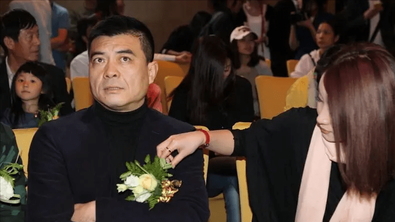 同是王新军基因,前妻的儿子和后妻的儿子一对比,差距就出来了_唐静