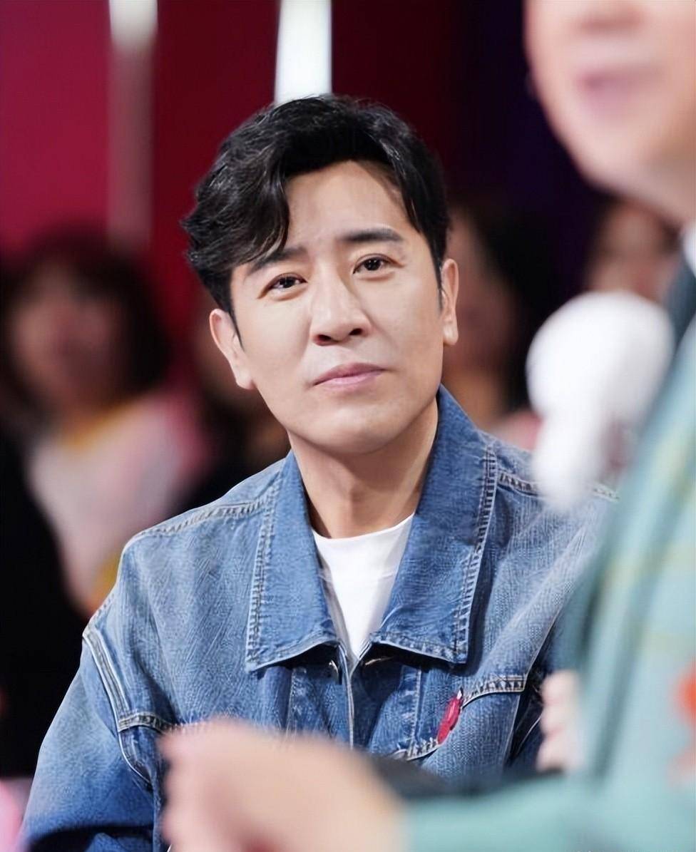 于和伟:与妻子恩爱30年,老婆只是撞脸杨童舒,和王丽坤也很清白_林静