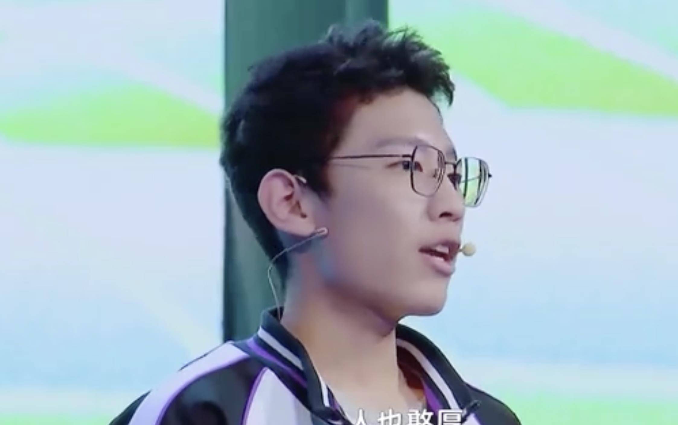 其实,张锡峰口中的"乡下土猪"并没有携带地域歧视