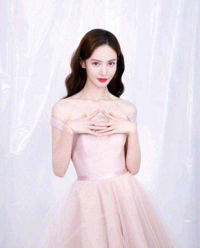 关晓彤发文吐槽,金晨在线求网友删博,张碧晨点赞华晨宇生日微博_行程