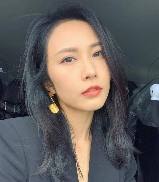 英皇力捧女星汤怡宣布双喜临门,与未来老公奉子成婚_祝福_婚纱照_重头