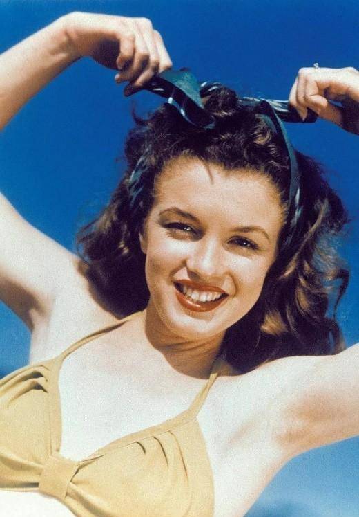 英国人的梦露:16岁胸围104厘米,裸照被印在扑克牌上,甘当花瓶_诺玛