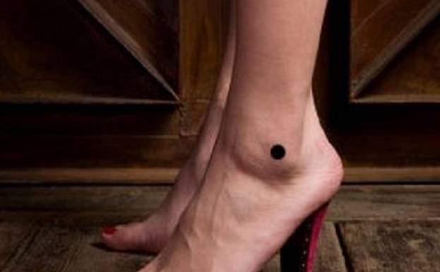 左大腿外侧的痣