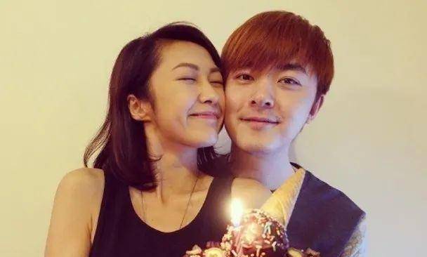 英皇力捧女星汤怡宣布双喜临门,与未来老公奉子成婚_祝福_婚纱照_重头