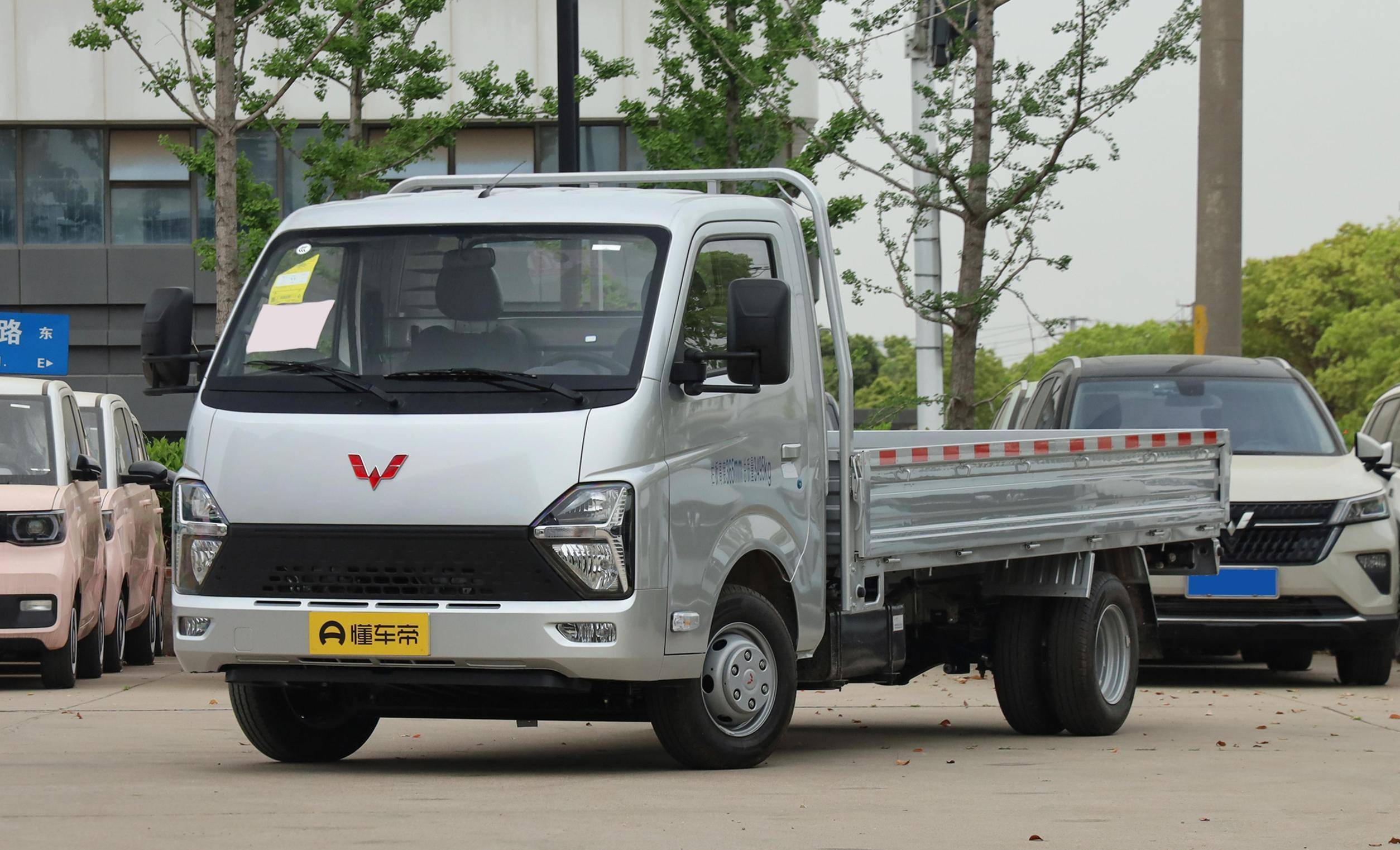 五菱货车3米8长货箱图片