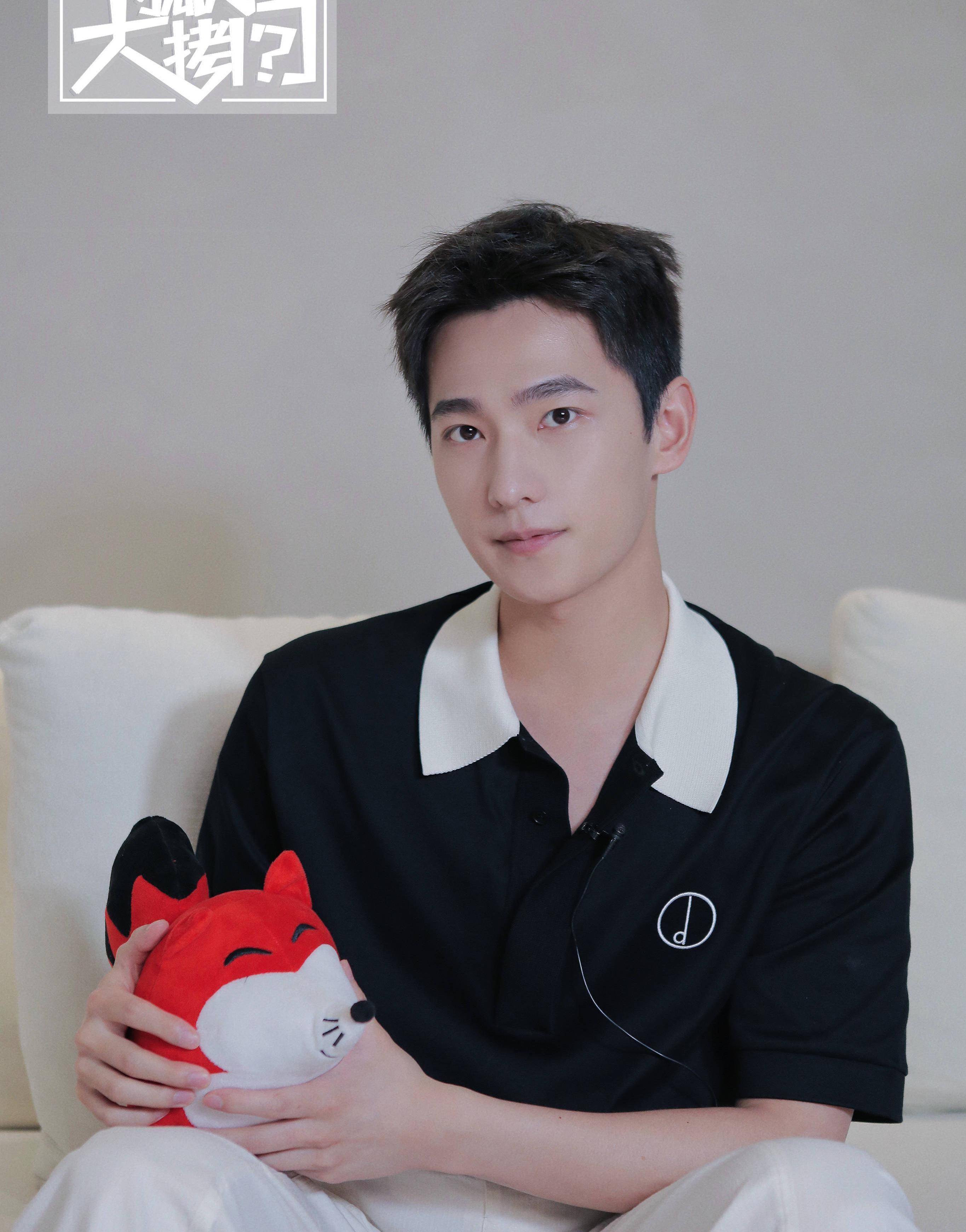 杨洋:形象上应该还是就这样吧,应该也不会怎么变胖吧,我会尽量控制