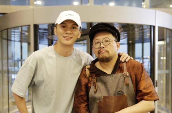 李晨与众美女好友聚餐,一群人嗨至凌晨五点才各自回家_媒体_友人_数位