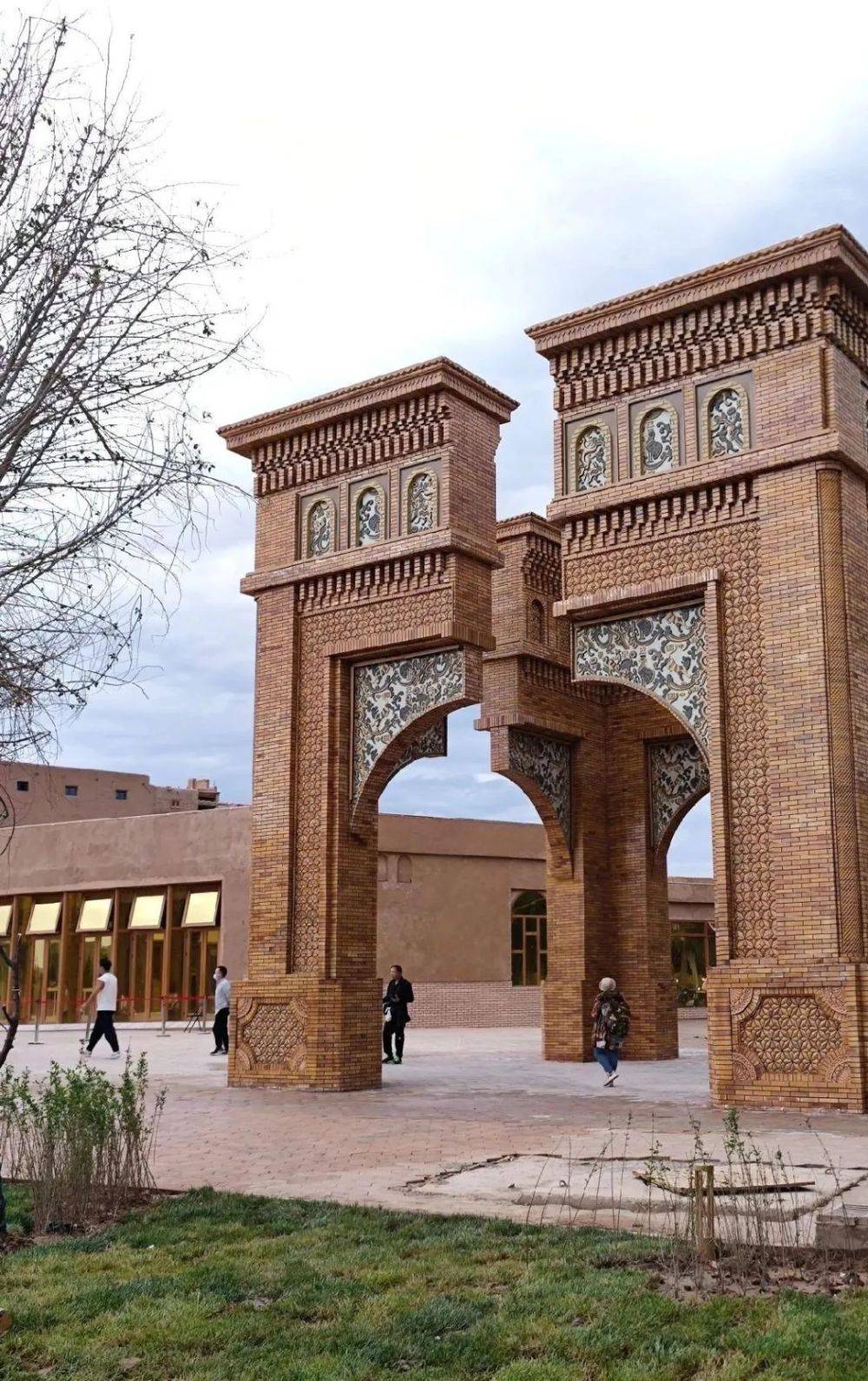 被中外游客誉为"维吾尔族活的民俗博物馆"民俗风情的一大景观是喀什