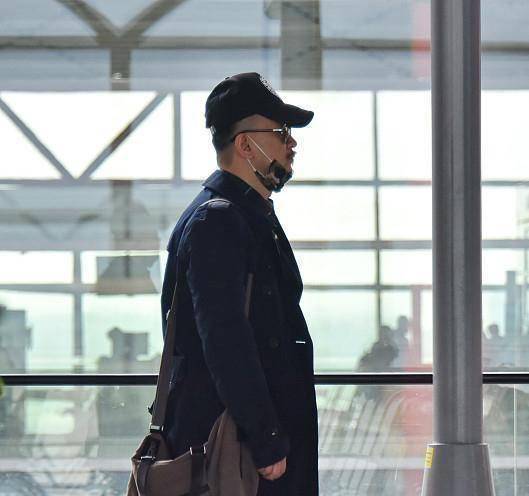 黄磊带北影97班重聚,海清张棪琰均到场,唯独他已四年没露面_黄海波