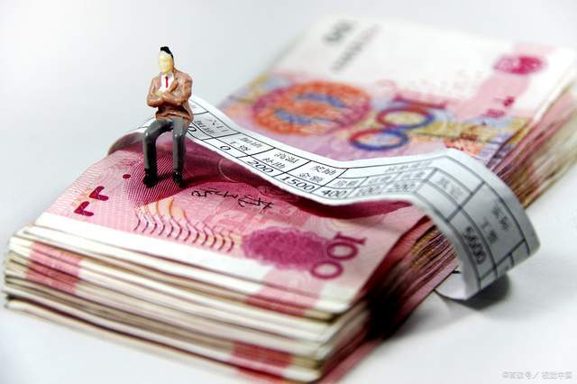 2023年存款暴增，中国能一次性拿出100万的人，有多少？超乎想象（2023年银行利息会涨吗）