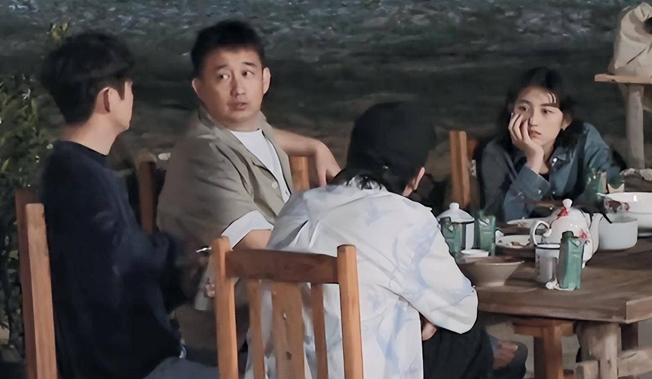 黄磊与张子枫聊天有深意!