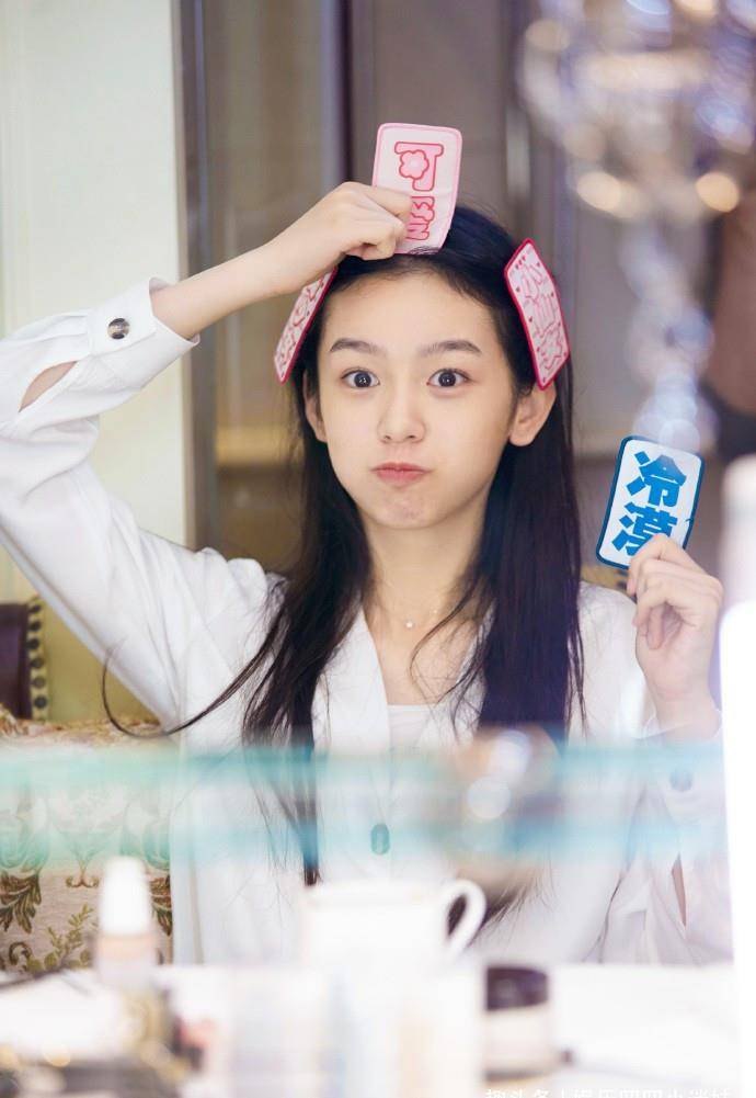 23岁的周也太会来事了,难怪李冰冰郭麒麟都喜欢她!_性格_张慧雯_热度