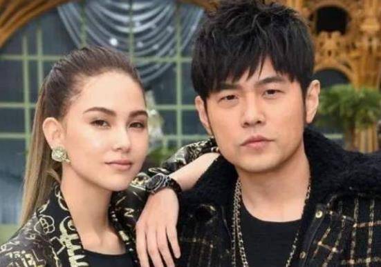 众所周知,侯佩岑是周杰伦的前女友,如今老婆昆凌晒了一张老公前女友用