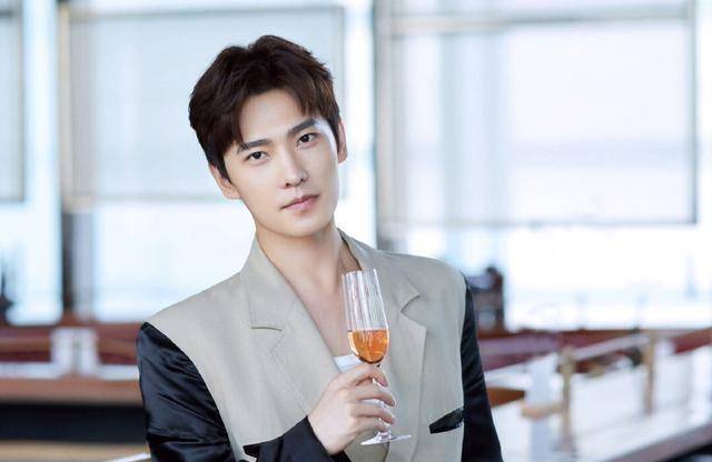 经纪人否认杨洋与粉丝谈恋爱,网友:造谣成本这么低,张口就来_作品