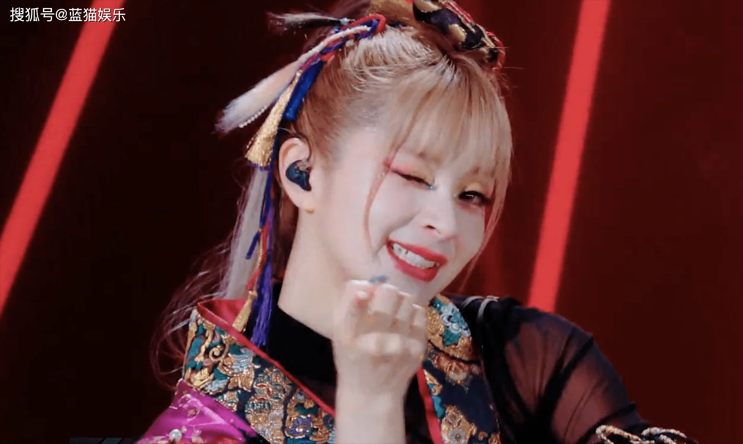 8,美依礼芽背锅太冤,她俩才是真正毁掉节目的人_舞台_贾静雯_谢娜