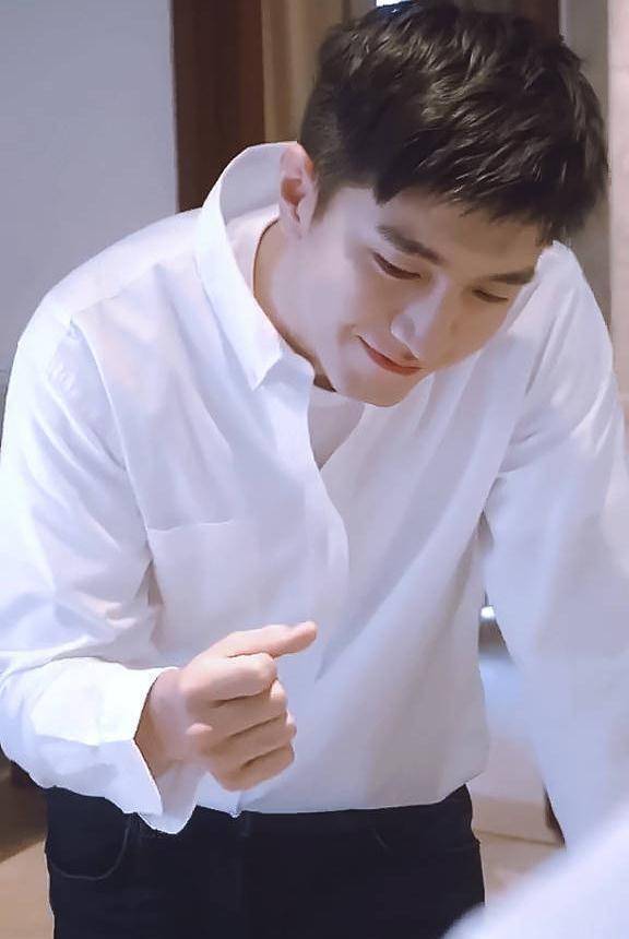 金瀚张芷溪街头拥吻!没什么偶像包袱,没什么不敢承认_朱瓒_都会_过程