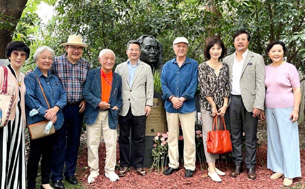 孙道临女儿孙庆原现身,向上影捐赠父亲铜像,为何没从事艺术工作