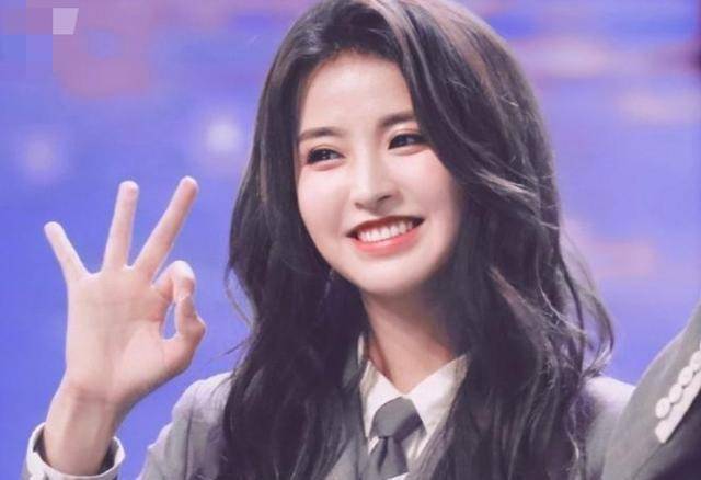 金子涵被主持人评价相貌和美图差别很大,并比喻成鹅蛋与馒头之别_节目