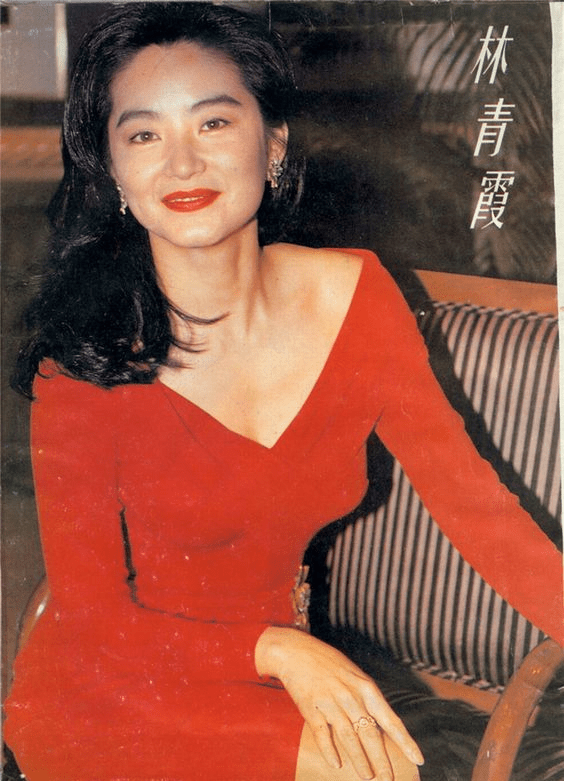 林青霞不愧是大美人,看她年轻时的穿搭,身材好打扮洋气太养眼_连衣裙