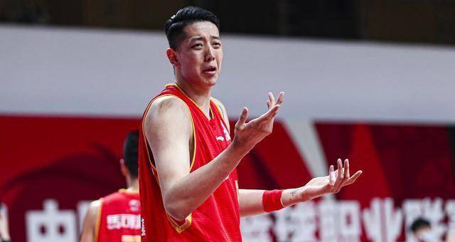 浙江广厦结束连败,沈梓捷22 20,闫军吹罚惹争议_深圳_赵岩昊_命中