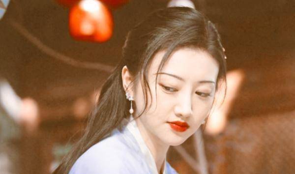 景甜"司藤"堪比人间富贵花,刘亦菲被ai换脸后,谁更一筹呢?