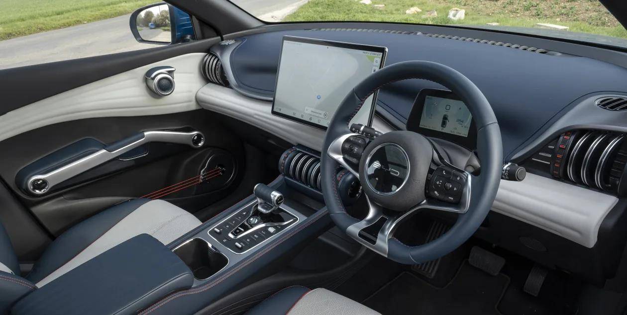 目前比亚迪销往海外的绝对主力,比亚迪atto 3右舵版实拍图发布_搜狐汽