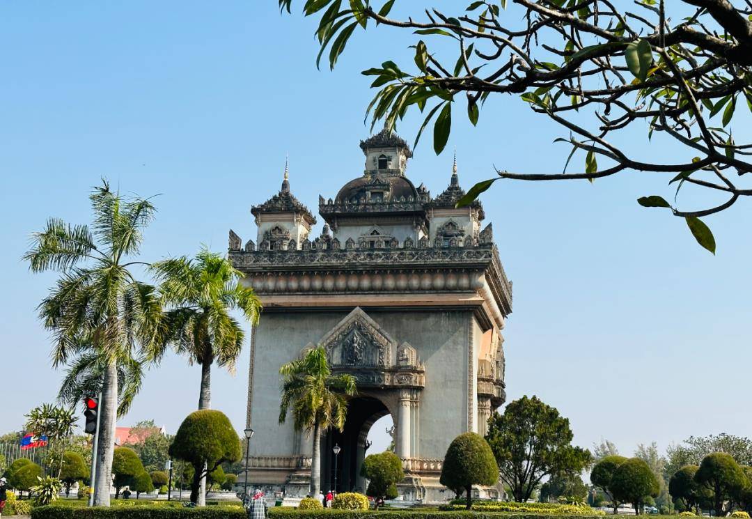 老挝万象,这座建在边界线上的首都,真如大家所说的那么无聊吗?_寺庙_