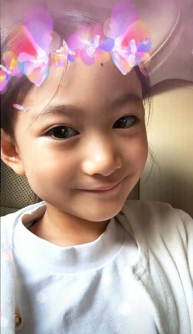 最终才抱得美人归,李安琪跟李小鹏婚后生下奥莉和奥利奥,但小时候的