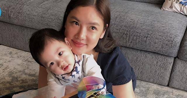 黎明和女助理婚后生活很幸福,给女儿豪掷4000万设立教育基金_wing_ian