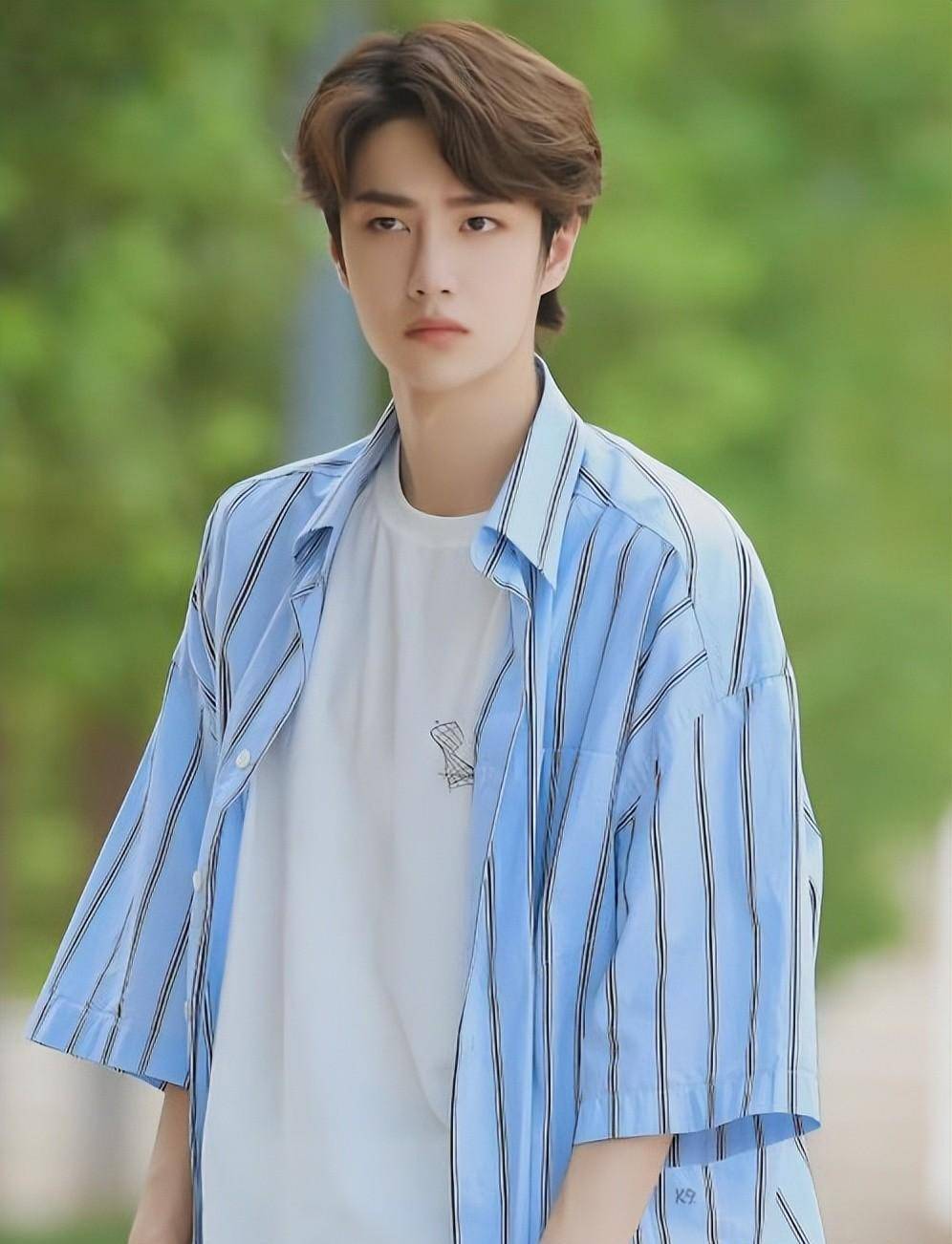 王一博的奶膘走出国门!时而酷盖时而可爱的无死角爱豆你喜欢吗?