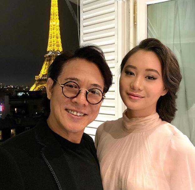 李连杰生日大秀与家人合照,利智难得出镜,小女儿抑郁症恢复良好_父亲