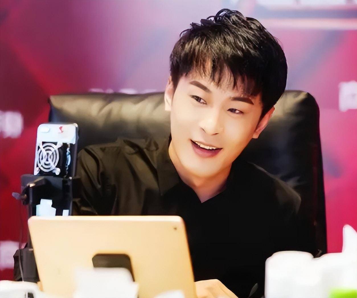 辛巴欲收回价值百万玉佩,二驴害怕,戴风油精应对_直播间_大哥_情谊