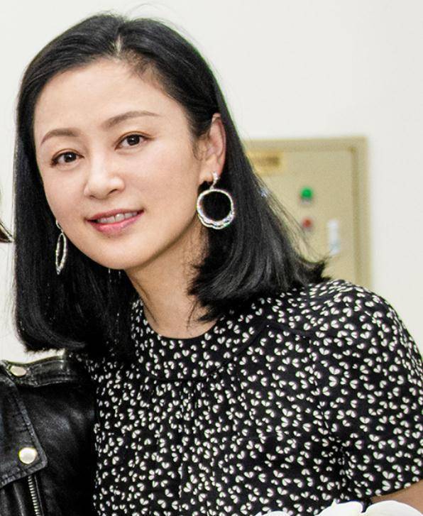 李少红晒与陈凯歌夫妇同框照为其庆生,51岁陈红美貌气质依旧迷人_生日