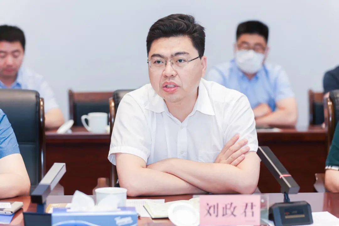 在节能环保材料企业需求对接会,沂源副县长刘政君发言,沂源县依托新