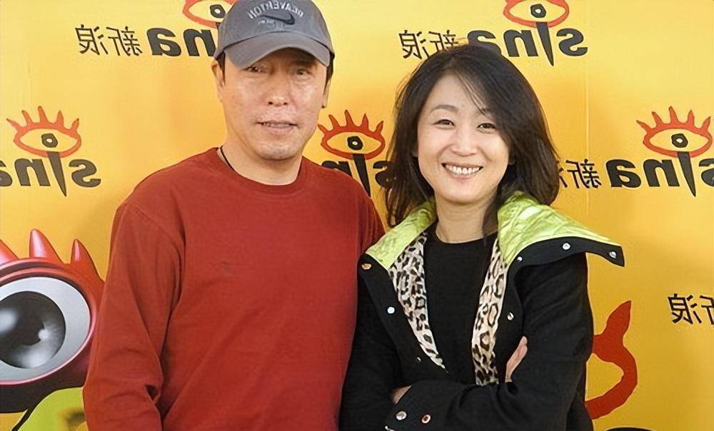 原来,倪大红的妻子是著名电视节目主持人倪萍的妹妹倪炜.