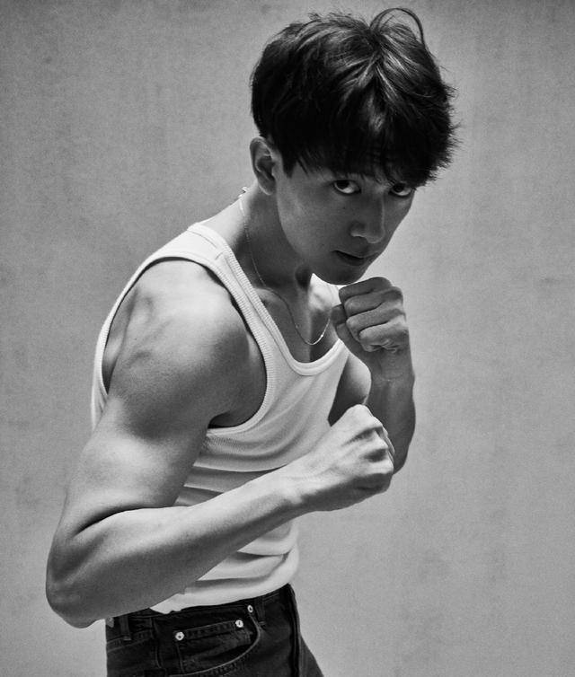 李现:法医秦明get到,到小河神追完,睡在我上铺的兄弟,最后亲爱的热爱