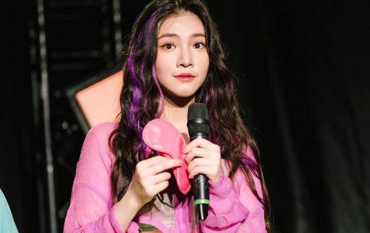 李罗19岁女儿绝美宣传照流出,网友暴动抢认岳父_李紫嫣_骄傲_天鹅